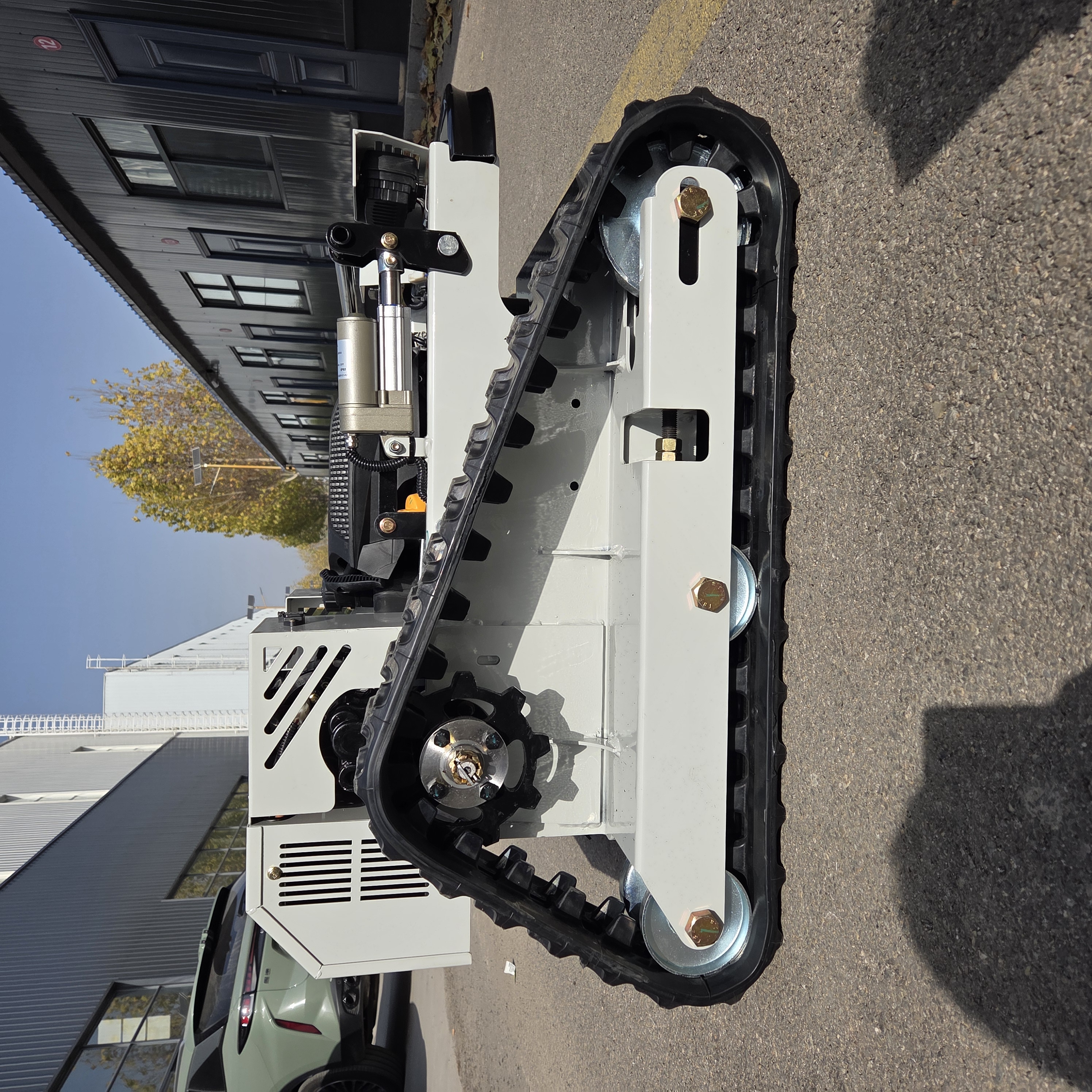 Custom-Built Tracked Lawn Mowe – обзор и цена Smart Garden Robot